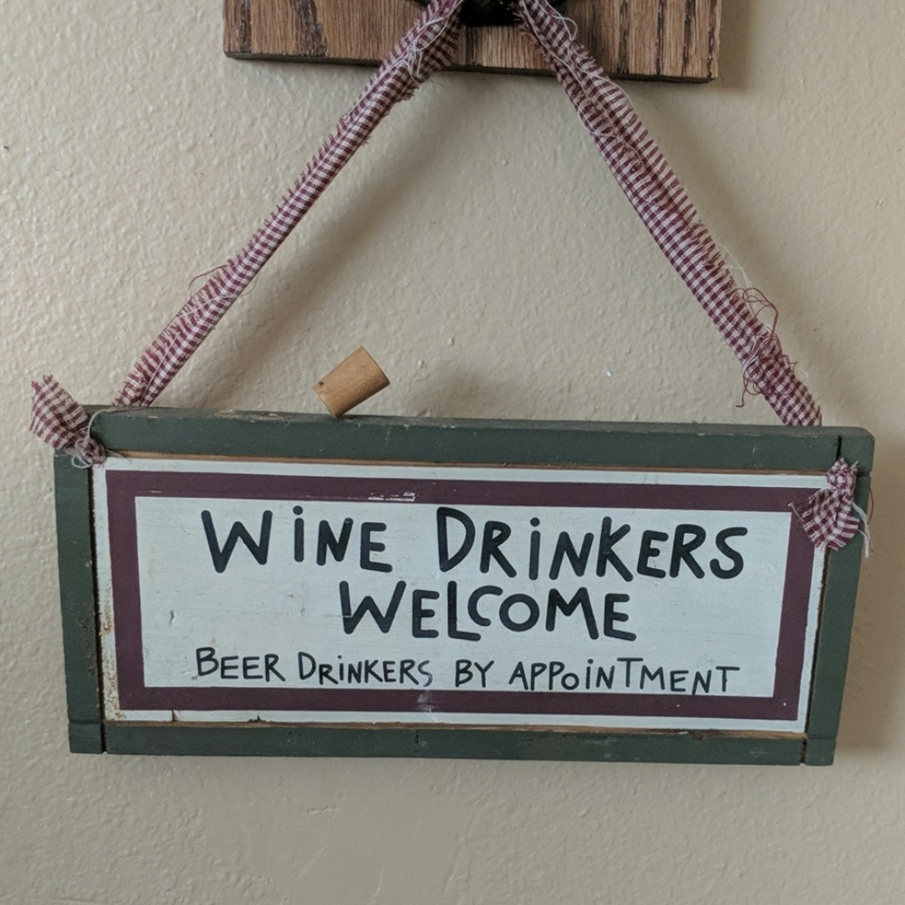 🍒 Wine Sign